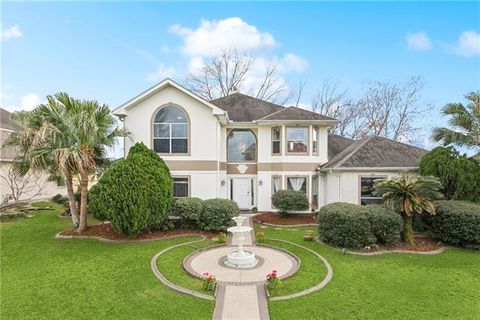 Photo of 1320 Lake Louise Drive Dr, Gretna, LA 70056 (MLS # NO2549199)