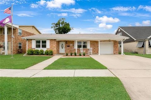 Photo of 6009 Rosalie Court Ct, Metairie, LA 70003 (MLS # NO2562255)
