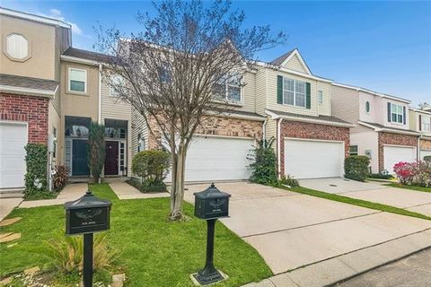 Photo of 8 E Nouveau Lane Ln, Metairie, LA 70003 (MLS # NO2546424)