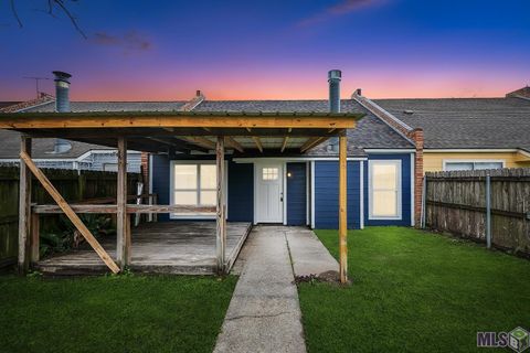 Photo of 8724 Pecan Tree Dr Dr, Baton Rouge, LA 70810 (MLS # BR2026004253)