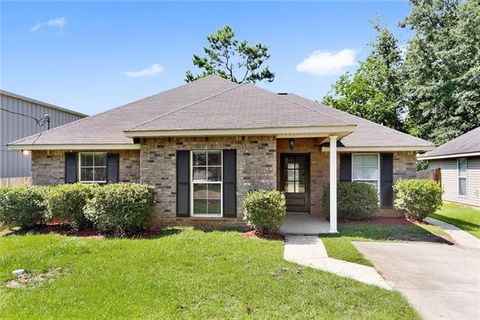Photo of 115 Pear Street St, Covington, LA 70433 (MLS # NO2568732)