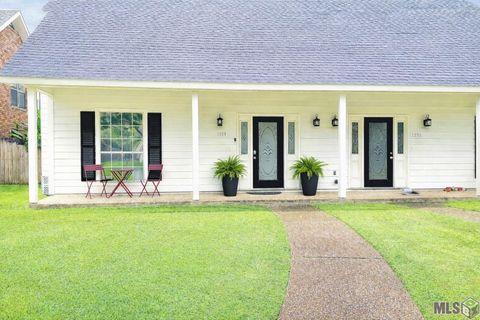 Photo of 1553 Sharlo Ave Ave, Baton Rouge, LA 70820 (MLS # BR2026003596)