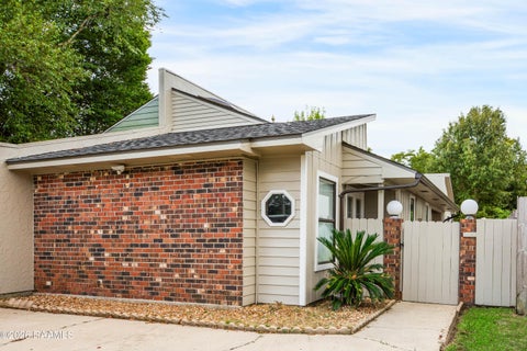 Photo of 101 Wadsworth Drive #B, Lafayette, LA 70503 (MLS # 2600008628)