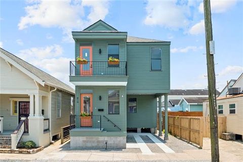 Photo of 810 N Roman Street St, New Orleans, LA 70116 (MLS # NO2553330)