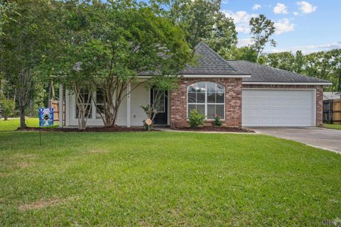 Photo of 35038 Napoleon Dr Dr, Denham Springs, LA 70706 (MLS # BR2026008795)