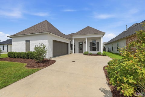 Photo of 564 Silverbill Ln Ln, Baton Rouge, LA 70810 (MLS # BR2026012142)