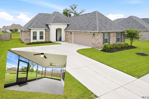Photo of 17038 Shearwater Trace Trce, Prairieville, LA 70769 (MLS # BR2026007211)