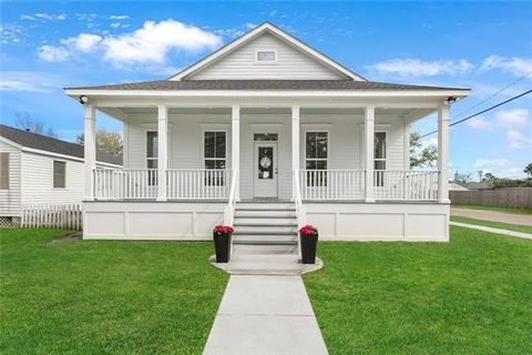 Photo of 701 Thirba Street St, Metairie, LA 70003 (MLS # NO2546830)