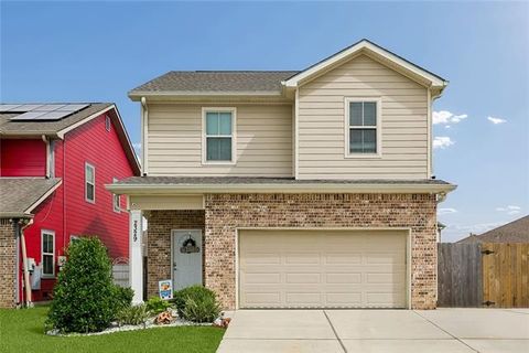 Photo of 2329 E Village Court Ct, Gretna, LA 70056 (MLS # NO2560288)