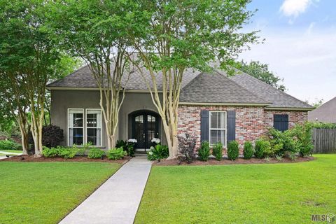 Photo of 2244 Springlake Dr Dr, Baton Rouge, LA 70810 (MLS # BR2026009231)