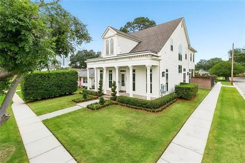 Photo of 1801 Ridgelake Drive DR, Metairie, LA 70005 (MLS # NO2557393)