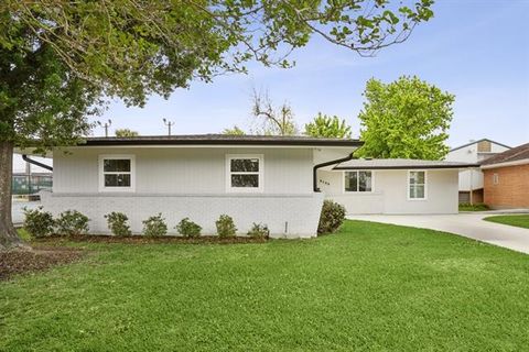 Photo of 2133 Generes Drive Dr, Harahan, LA 70123 (MLS # NO2551653)