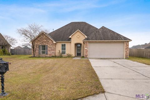 Photo of 13440 Larch Ct Ct, Denham Springs, LA 70726 (MLS # BR2026001583)