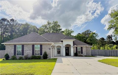 Photo of 26122 Trinity Lane LN, Ponchatoula, LA 70454 (MLS # NO2550884)