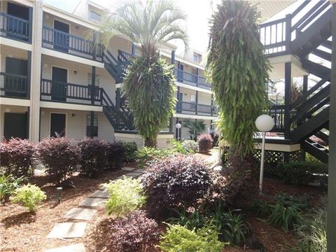 Photo of 2330 Edenborn Avenue Ave #301, Metairie, LA 70001 (MLS # NO2552252)