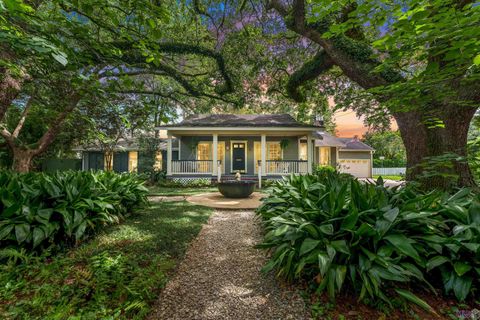 Photo of 3914 Broussard St ST, Baton Rouge, LA 70808 (MLS # BR2026011875)