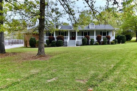 Photo of 106 Woodcreek Loop, Pineville, LA 71360 (MLS # CN2549489)