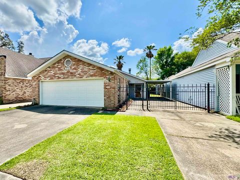 Photo of 10734 Erin Vale Ave Ave, Baton Rouge, LA 70810 (MLS # BR2026006243)