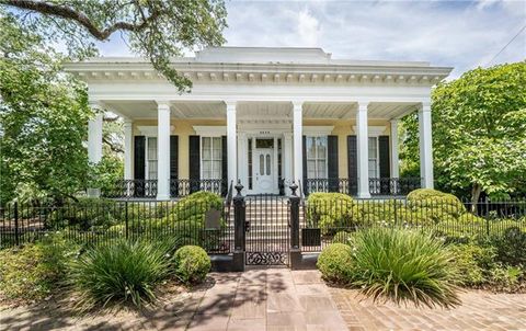 Photo of 2423 Prytania Street ST, New Orleans, LA 70130 (MLS # NO2559067)