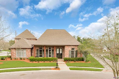 Photo of 823 Mossy Oak Ave Ave, Baton Rouge, LA 70810 (MLS # BR2026004552)