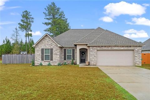 Photo of 26131 Trinity Lane Ln, Ponchatoula, LA 70454 (MLS # NO2540483)