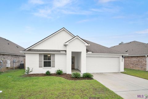 Photo of 35608 Grovemont Dr Dr, Denham Springs, LA 70706 (MLS # BR2026008558)