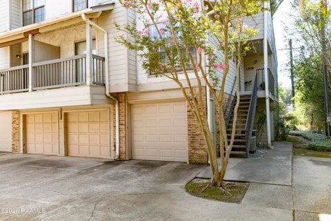 Photo of 1304 E Bayou Parkway #2b, Lafayette, LA 70508 (MLS # 2600007336)