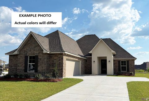 Photo of 11369 Densmore Dr, Denham Springs, LA 70726 (MLS # BR2026007708)