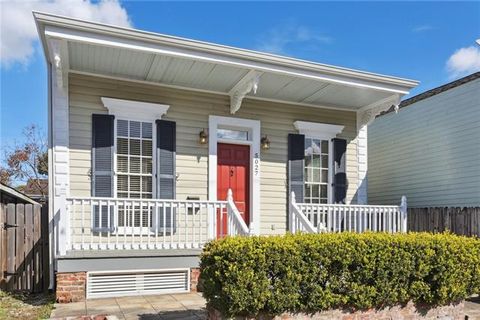 Photo of 5027 Tchoupitoulas Street St, New Orleans, LA 70115 (MLS # NO2543378)