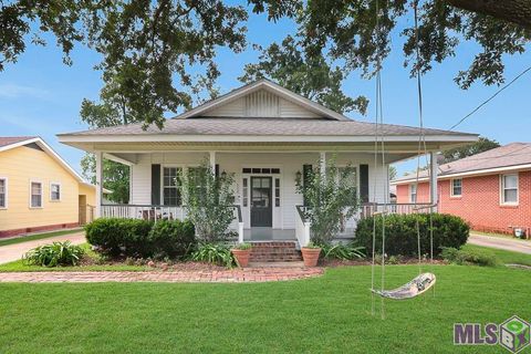 Photo of 529 Maryland Ave AVE, Port Allen, LA 70767 (MLS # BR2026009296)