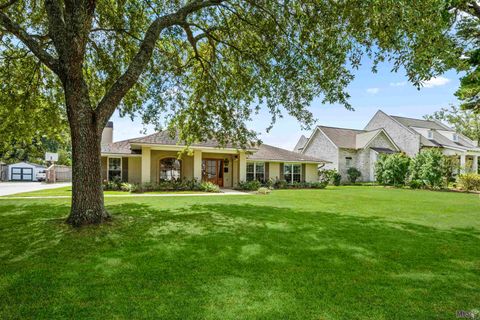 Photo of 7548 Boyce Dr Dr, Baton Rouge, LA 70809 (MLS # BR2026005538)