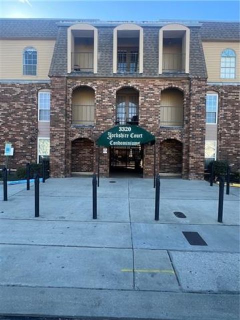 Photo of 3320 N Arnoult Road Rd #237, Metairie, LA 70002 (MLS # NO2541517)