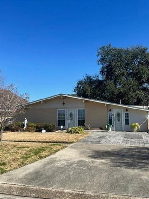 Photo of 5917 Campus Blvd Boulevard Blvd, New Orleans, LA 70126 (MLS # NO2542283)