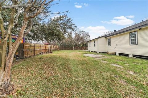 Photo of 705 Leboeuf Street St, New Orleans, LA 70114 (MLS # NO2546992)