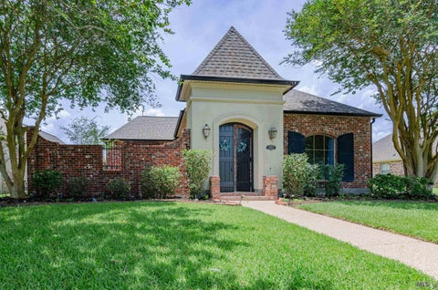 Photo of 10837 Hillmont Ave Ave, Baton Rouge, LA 70810 (MLS # BR2026011167)