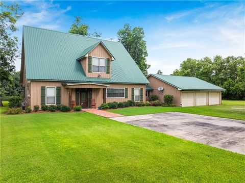 Photo of 158 Melrose Bend Boulevard BLVD, Natchez, LA 71456 (MLS # CN2561737)