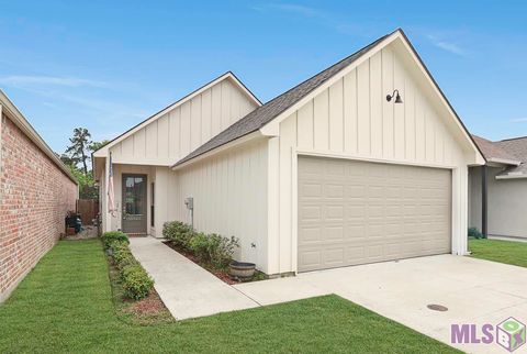Photo of 15543 Fields Creek Ave Ave, Baton Rouge, LA 70816 (MLS # BR2026007575)