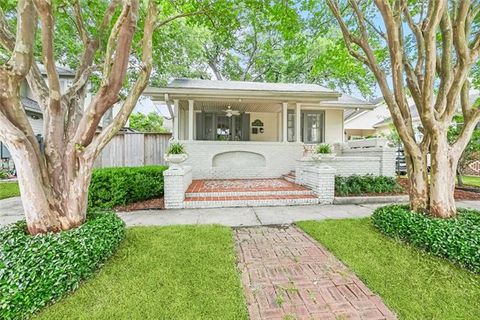 Photo of 141 Metairie Lawn Drive Dr, Metairie, LA 70001 (MLS # NO2552509)