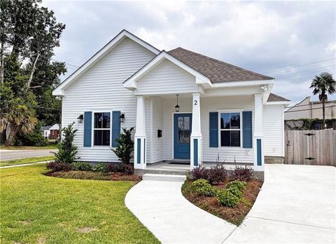 Photo of 2 Fairlane Drive Dr, Metairie, LA 70003 (MLS # NO2542647)