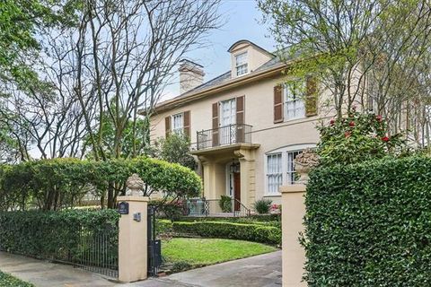 Photo of 1514 Nashville Avenue Ave, New Orleans, LA 70115 (MLS # NO2547915)