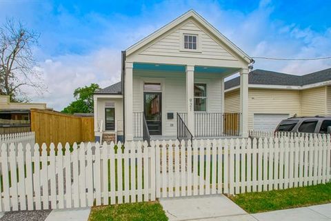 Photo of 921 Elmira Avenue Ave, New Orleans, LA 70114 (MLS # NO2556646)