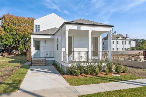 Photo of 1721 Constantinople Street St, New Orleans, LA 70115 (MLS # NO2555894)