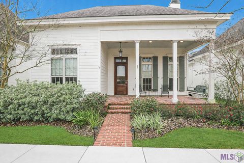 Photo of 10727 Creek Ln Ln, Baton Rouge, LA 70810 (MLS # BR2026001584)