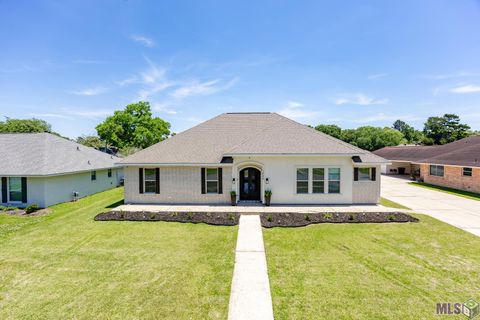 Photo of 1545 Montgomery Dr Dr, Baton Rouge, LA 70815 (MLS # BR2026008280)