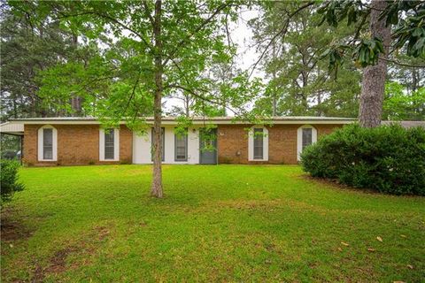 Photo of 723 Fendler Parkway Pkwy, Pineville, LA 71360 (MLS # CN2557497)