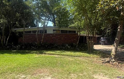 Photo of 10124 Mollylea Dr Dr, Baton Rouge, LA 70815 (MLS # BR2026009284)