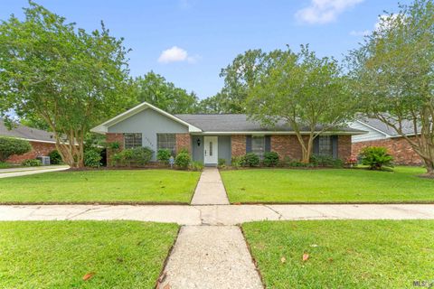 Photo of 13706 Damon Dr Dr, Baton Rouge, LA 70816 (MLS # BR2026008573)