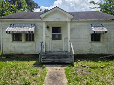 Photo of 220 Lasalle St ST, Denham Springs, LA 70726 (MLS # BR2026009909)