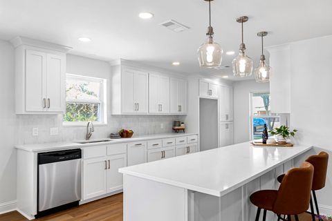 Photo of 15946 Ferrell Ave Ave, Baton Rouge, LA 70817 (MLS # BR2026005078)