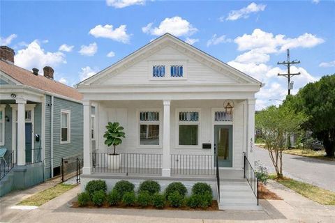Photo of 4538 S Saratoga Street St, New Orleans, LA 70115 (MLS # NO2552905)